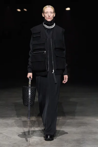 Look 60